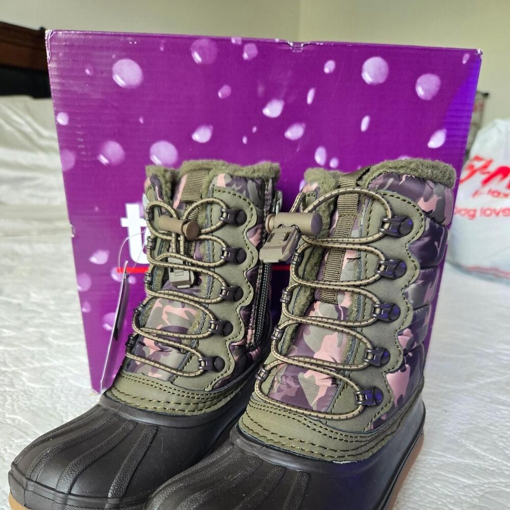 Totes Khaki and Green Boots